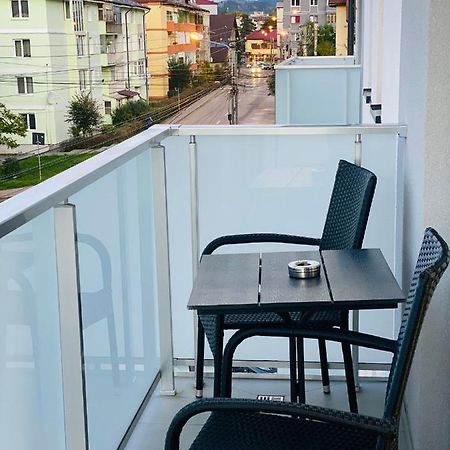 Luxury King Apartment Campulung Moldovenesc Luaran gambar